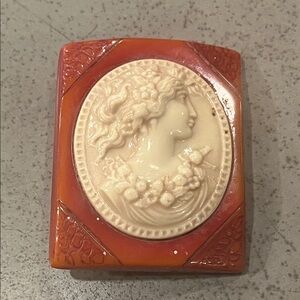 Vintage Art Deco Bakelite Cameo Brooch – 1930s